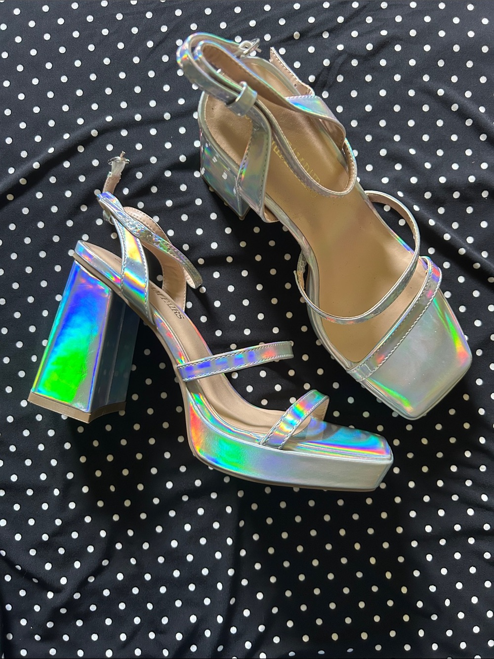 Dream Pairs Holographic Iridescent Silver Platform Block Heel Sandals. Size 7.5